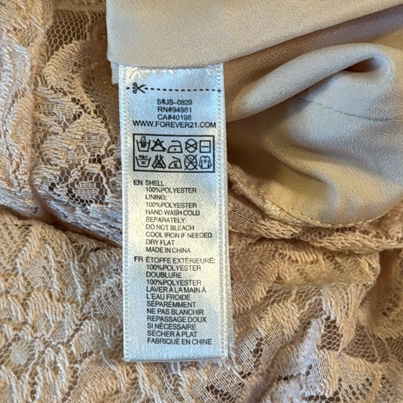 Blush pink lace skirt - Picture 8 of 8